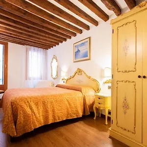 https://ca-pinelli.hotelinveneto.com